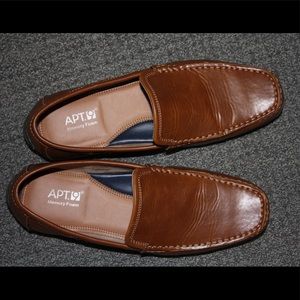 Apt. 9 men’s driver shoes size 9